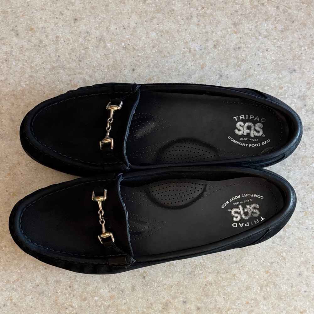 SAS women’s Classic Black Slip-On Loafers. 8.5
